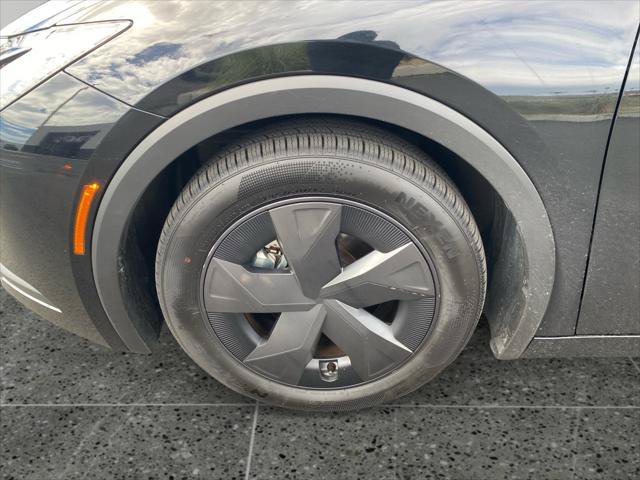 Certified 2025 Toyota Prius LE FWD image 14