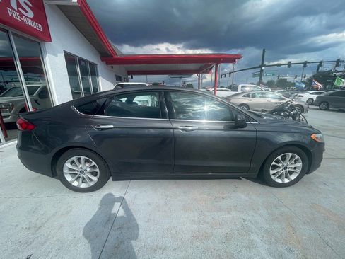 Used 2020 Ford Fusion SE image 15