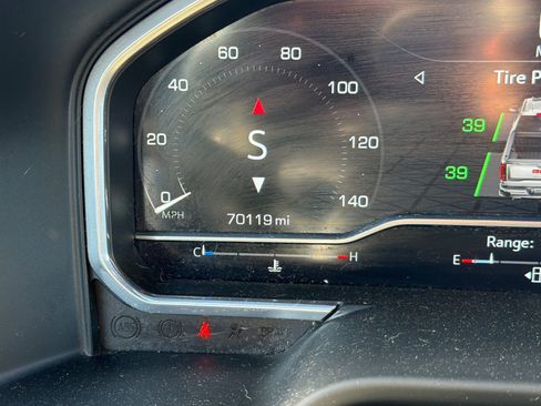 Used 2022 GMC Sierra 1500 AT4 w/ AT4 Premium Package image 11