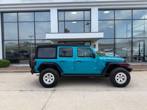 Used 2024 Jeep Wrangler Unlimited Rubicon w/ Convenience Group AWD/4WD image 3