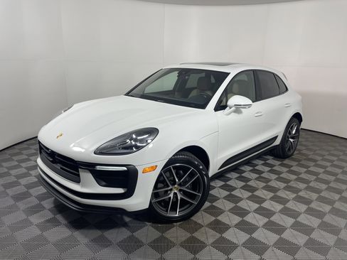 Used 2025 Porsche Macan image 1