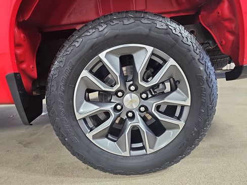 Used 2023 Chevrolet Silverado 1500 LT AWD/4WD image 38