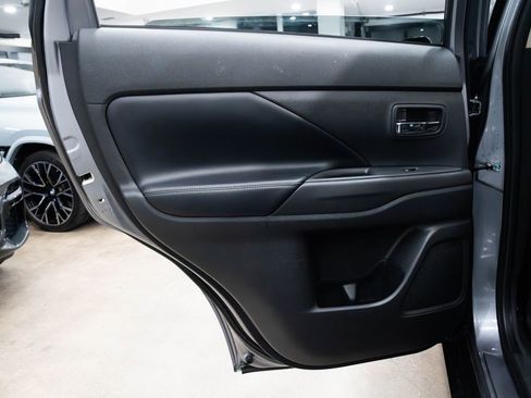 Used 2019 Mitsubishi Outlander SE image 19