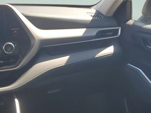 Used 2024 Toyota Highlander XLE image 26