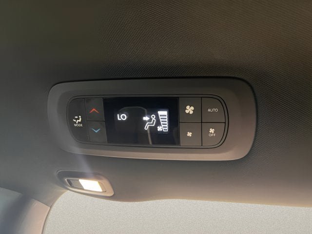 Used 2025 Chrysler Pacifica Limited FWD image 29
