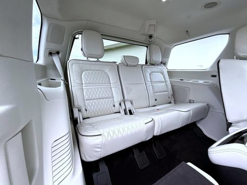 Used 2021 Lincoln Navigator Black Label w/ Cargo Convenience Package AWD/4WD image 24