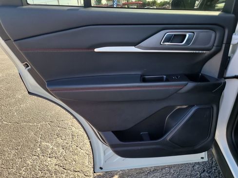 Used 2025 Ford Explorer ST-Line image 9