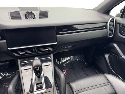 Used 2021 Porsche Cayenne Coupe image 53