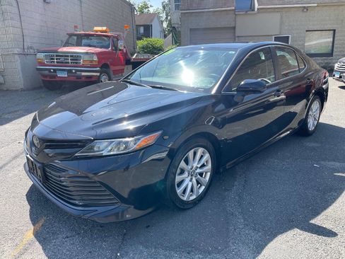 Used 2019 Toyota Camry LE w/ Convenience Package FWD image 1