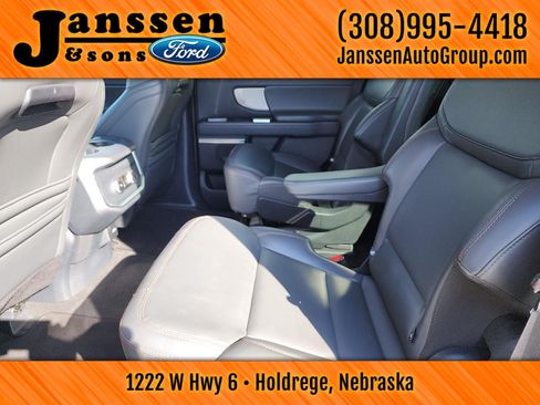 Used 2025 Ford Expedition Active AWD/4WD image 18