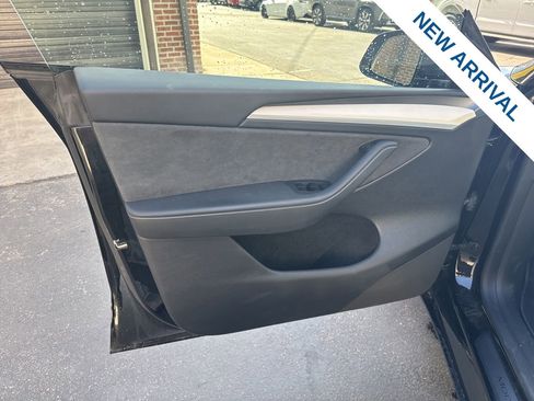 Used 2025 Tesla Model Y Long Range AWD/4WD image 17
