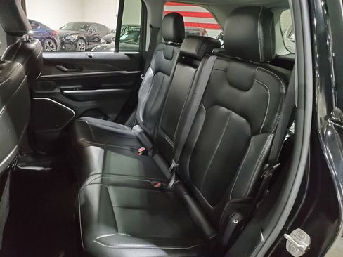 Used 2023 Jeep Grand Cherokee Limited w/ Luxury Tech Group II image 24