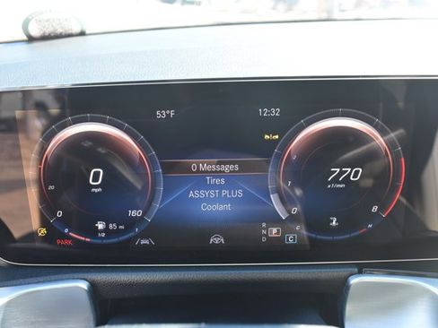 Used 2022 Mercedes-Benz GLB 250 4MATIC image 23