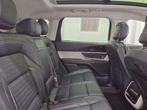 Used 2025 Lincoln Nautilus Reserve AWD/4WD image 8