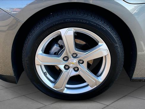 Used 2017 Chevrolet Volt LT w/ Comfort Package image 11