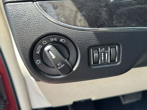 Used 2016 Chrysler Town & Country Touring w/ Driver Convenience Group FWD image 56