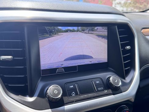 Used 2020 GMC Acadia SLE image 13