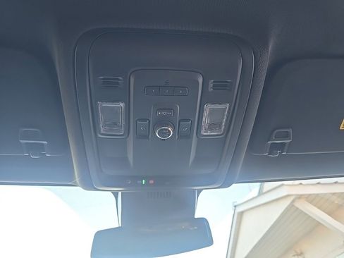 Used 2024 Chevrolet Suburban Premier image 31