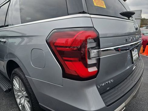 Used 2024 Ford Expedition Limited image 36