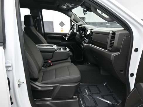 Used 2025 Chevrolet Silverado 2500 LT w/ Convenience Package image 39