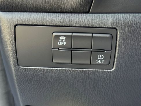 Used 2018 MAZDA MAZDA3 Touring image 21