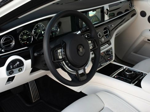 Used 2024 Rolls-Royce Ghost image 12