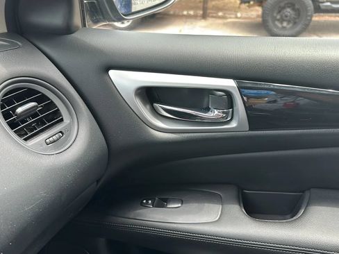 Used 2019 Nissan Pathfinder S AWD/4WD image 44