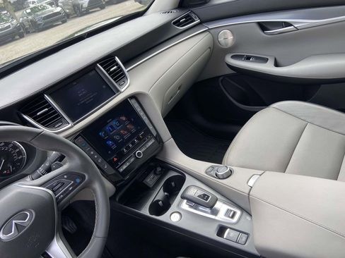 Used 2024 INFINITI QX50 Luxe w/ Accent Package FWD image 29