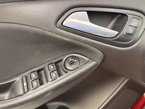 Used 2017 Ford Focus SE FWD image 26