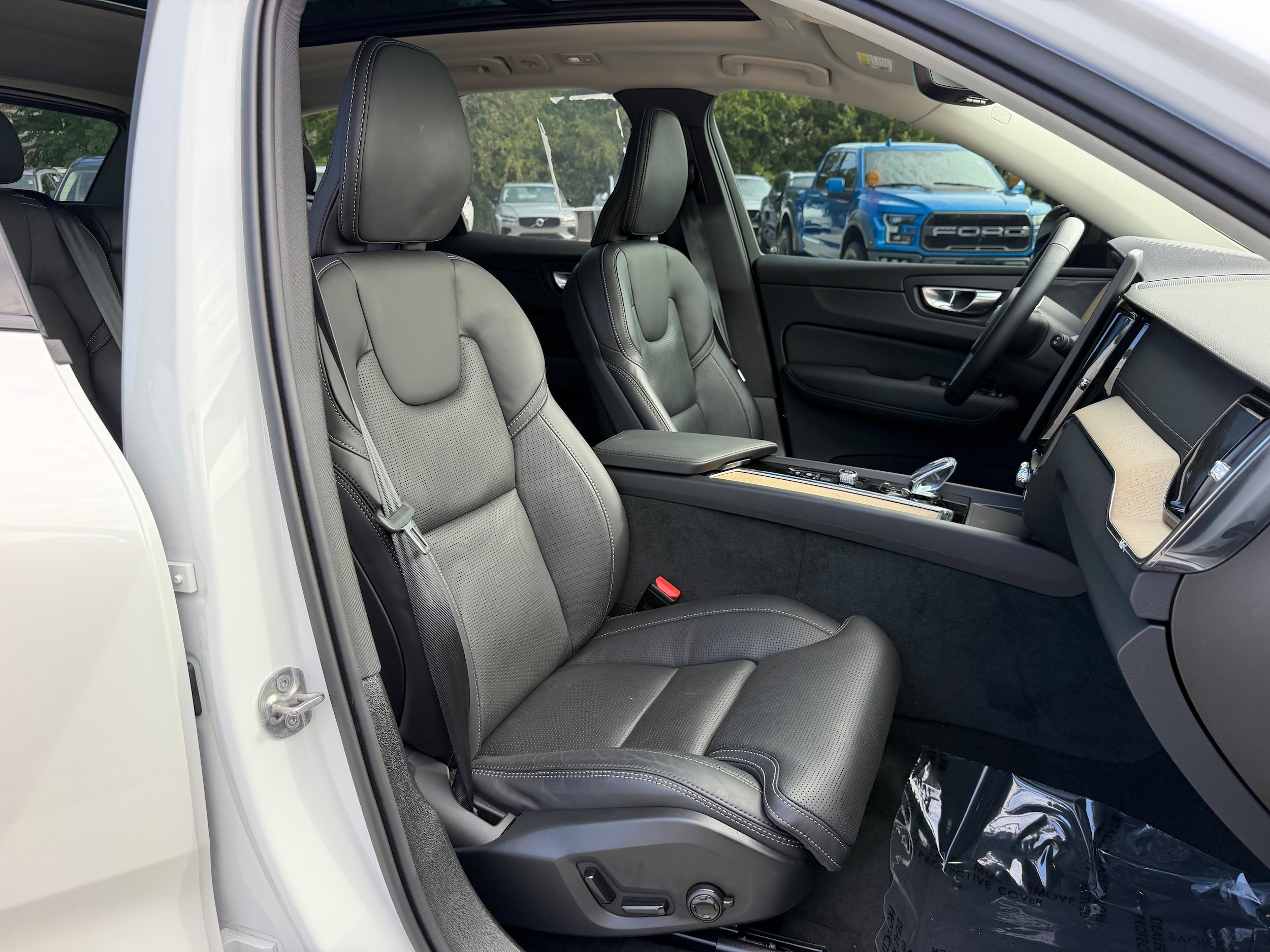 Certified 2026 Volvo XC60 B5 Ultra w/ Protection Package Premier AWD/4WD image 10