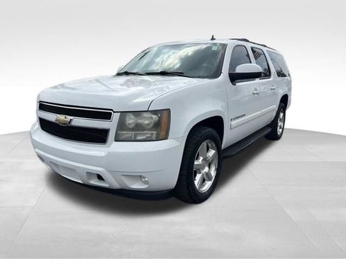 Used 2009 Chevrolet Suburban LT RWD image 3