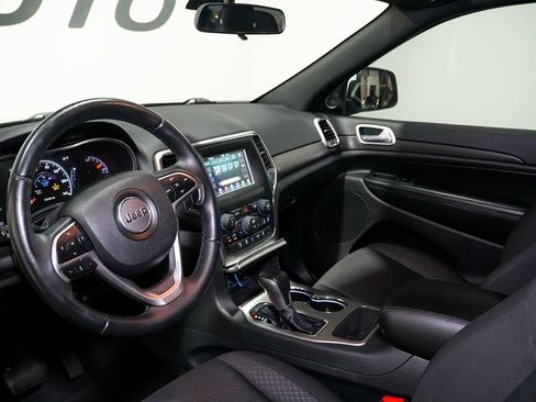Used 2018 Jeep Grand Cherokee Laredo RWD image 17