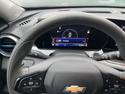 Used 2025 Chevrolet Trax LT image 28