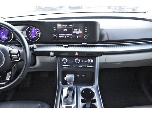 Used 2022 Kia Carnival LX FWD image 9