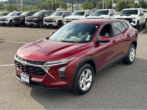 Used 2024 Chevrolet Trax LS w/ LS Convenience Package FWD image 26