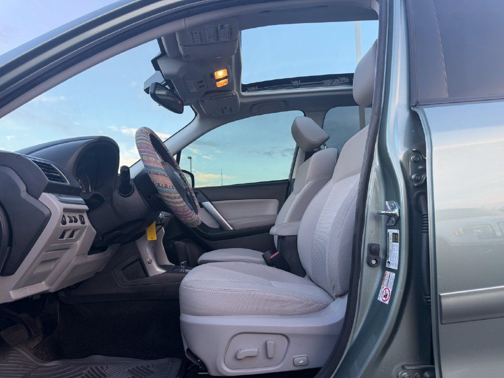 Used 2016 Subaru Forester 2.5i Premium AWD/4WD image 5