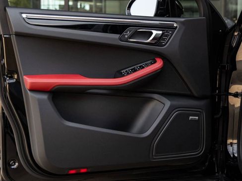 New 2025 Porsche Macan image 66