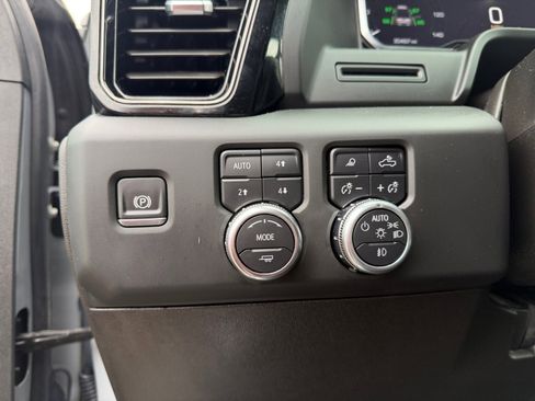 Used 2024 GMC Sierra 2500 AT4 image 23