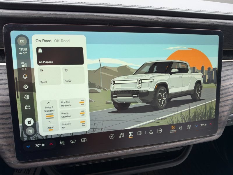 Used 2024 Rivian R1T Adventure Dual AWD/4WD image 17
