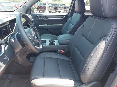 Used 2025 GMC Acadia Elevation w/ Elevation Premium Package FWD image 17