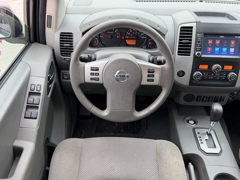 Used 2020 Nissan Frontier SV image 6