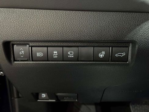 Used 2024 Toyota Venza Limited AWD/4WD image 10