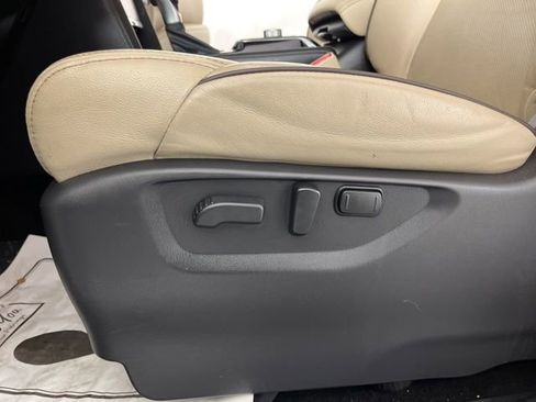 Used 2023 Nissan Armada SL image 32