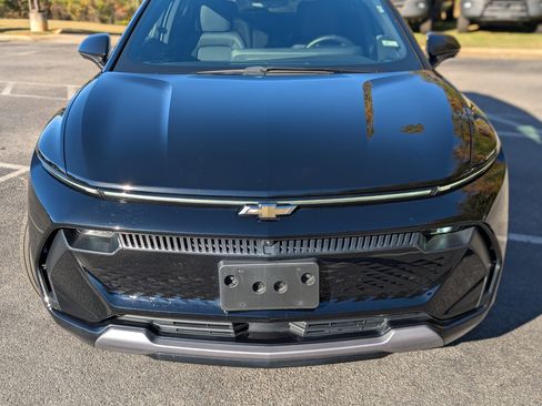 Used 2025 Chevrolet Equinox EV LT w/ Convenience Package image 12