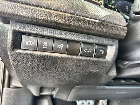 Used 2025 Toyota Camry SE image 10