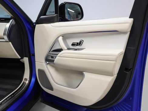 Used 2024 Land Rover Range Rover SV image 26