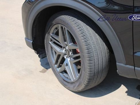 Used 2025 Ford Explorer ST-Line w/ ST-Line Street Pack AWD/4WD image 9