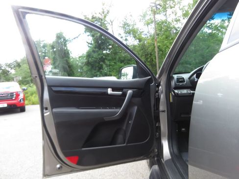 Used 2015 Kia Sorento LX AWD/4WD image 9