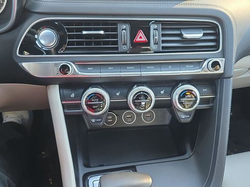 Used 2023 Genesis G70 2.0T image 19