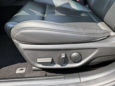 Certified 2025 Genesis G70 2.5T AWD/4WD image 14